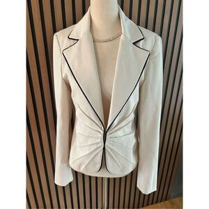 Cachè cream color long sleeve blazer size 4 fancy going out or office wear